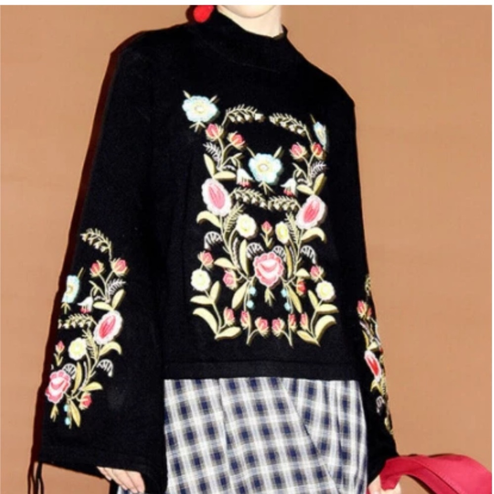 💕 Black Floral Embroidery Tie Sleeve Sweater - Picture 10 of 13
